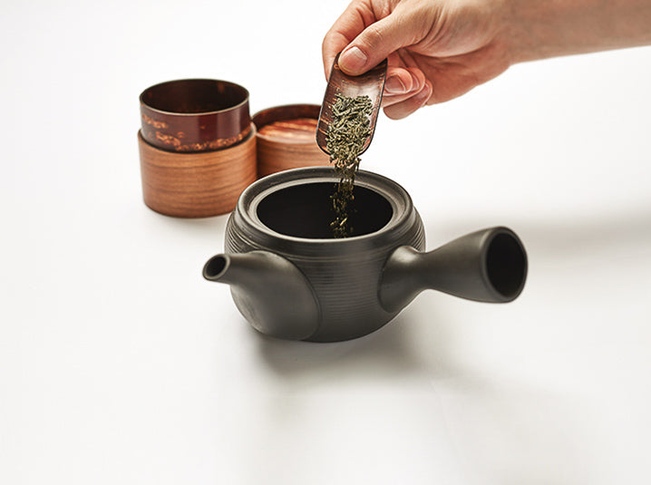 Organic loose Japanese green tea sencha shincha fukamushi sencha loose tea kyusu teapot pouring cup tea cannister