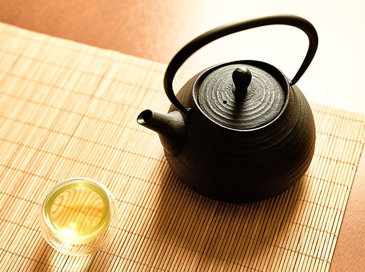 tea in a cup with Tetsubin teapot