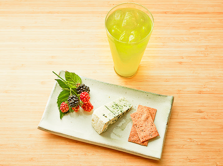 senbird organic Japanese sencha green tea with cheese crackers and fruits
