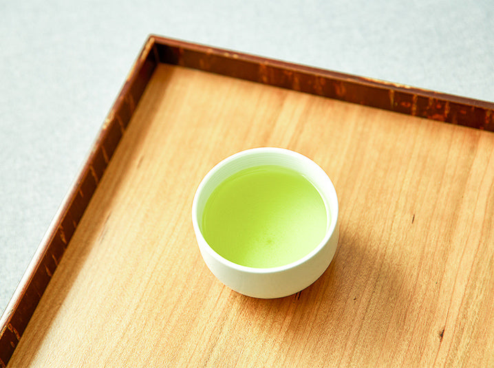 Sencha-organic-Japanese-sencha-green-tea-on-a-tray