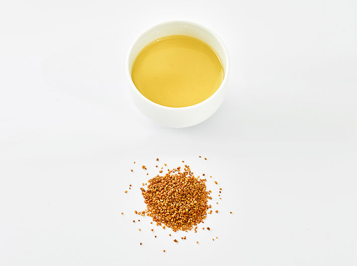 brewed sobacha japanese buckwheat tea with sobacha tea pile on white background