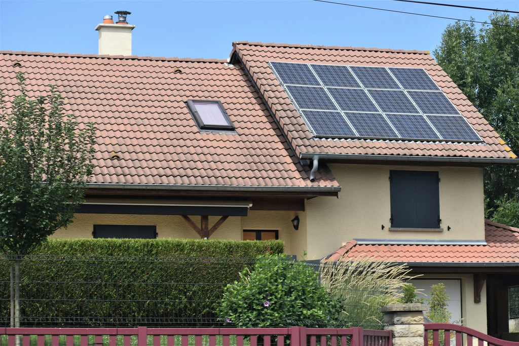 Integrating solar inverters with battery storage revolutionizes how homes in Germany manage their energy needs