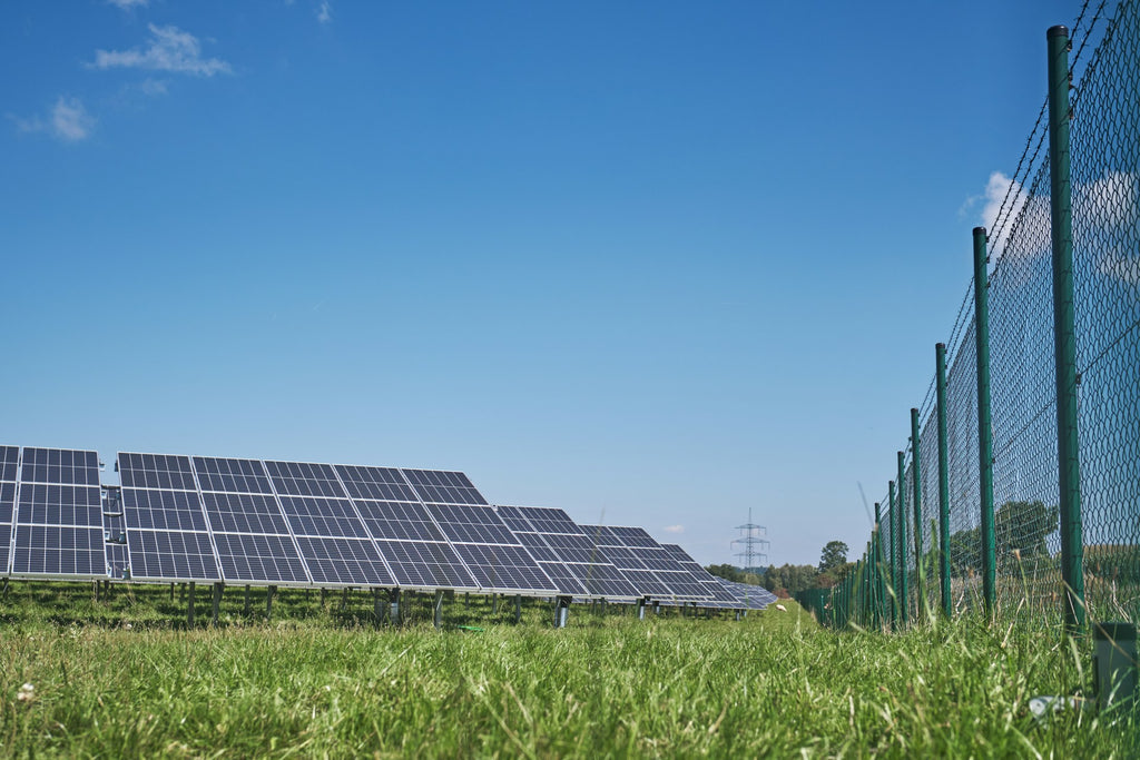 Diese Funktion unterstützt nicht nur die lokale Energieinfrastruktur, sondern fördert auch die Einführung erneuerbarer Energien, indem sie Solarsysteme wirtschaftlich attraktiver macht.