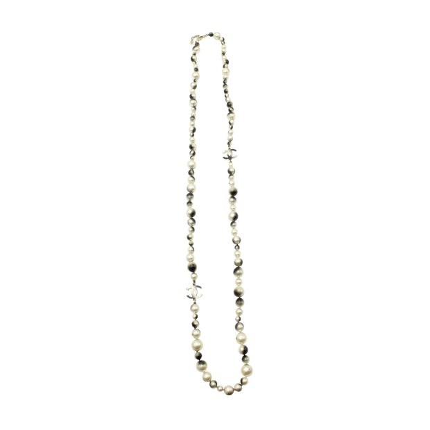 Image of Chanel Faux Pearl Long Necklace in White Faux Pearls