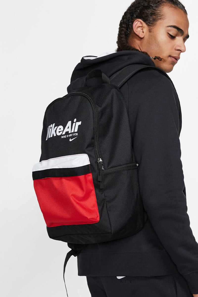 nike air heritage backpack in black