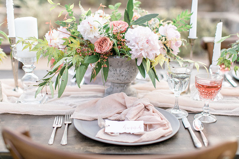 Wedding table setting with peach fuzz highlights