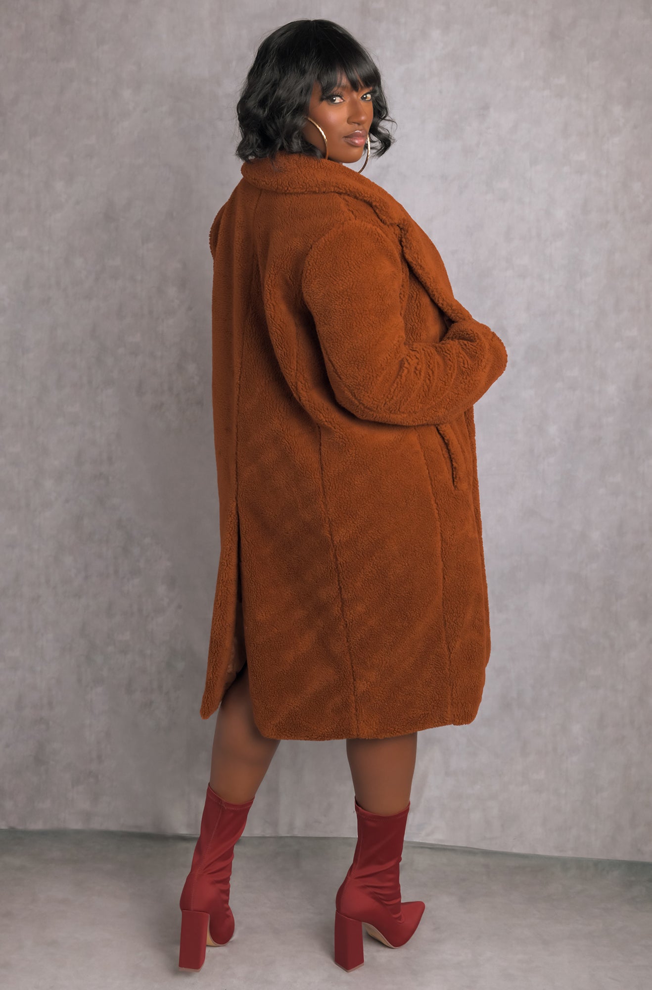 シルバーピーチ YELLO BEAR HUG FUR COAT BROWN フェイクファーコート