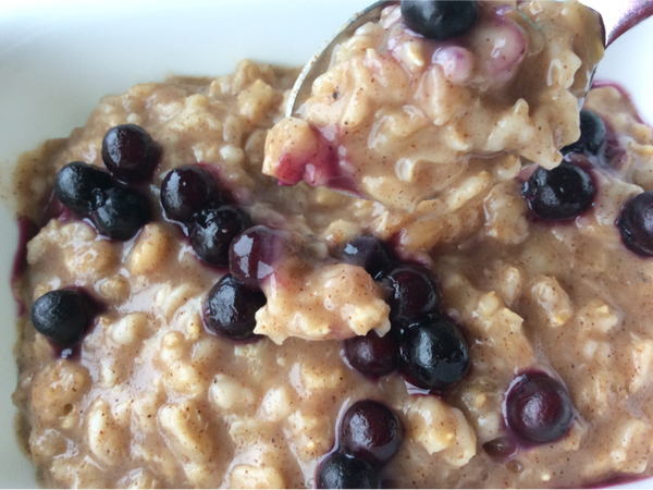 Weekend Banana Bread Oatmeal -We love starting our weekends with this delicious Banana Bread Oatmeal. 