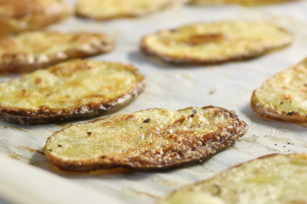 Coconut Oil Oven Roasted Crispy Potato Slices - crispy, crunchy, healthy, and simple...yes please | saltsole.com