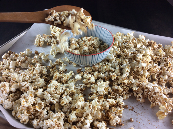 Maple Spice Kettle Corn Popcorn -quick and easy, perfect for sharing during family movie night | www.saltsole.com