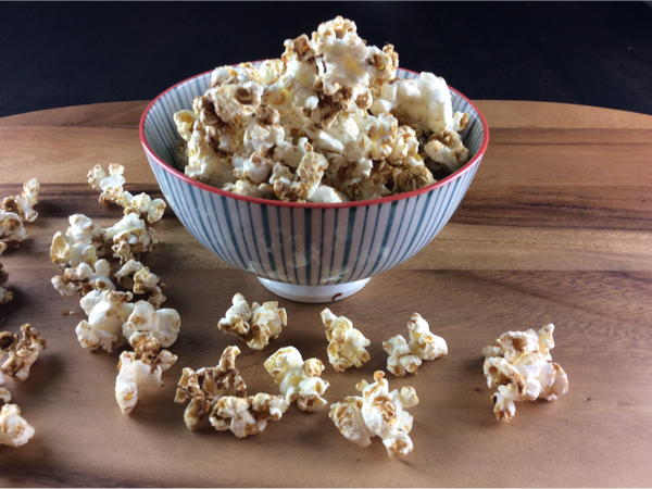 Maple Spice Kettle Corn Popcorn -quick and easy, perfect for sharing during family movie night | www.saltsole.com