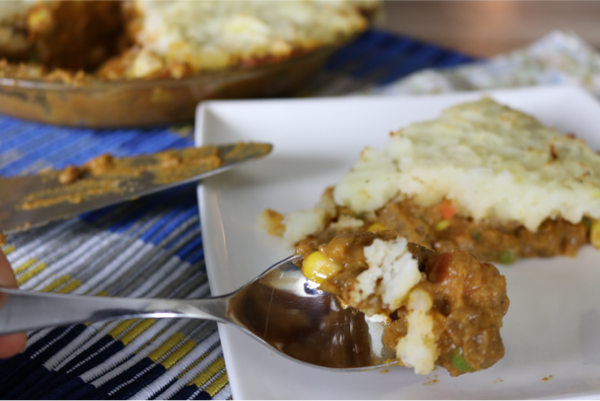 Comforting Lentil Shepherd's Pie - packed full of veggies and so hearty and comforting, perfect for dinner on a cold winter night. | saltsole.com