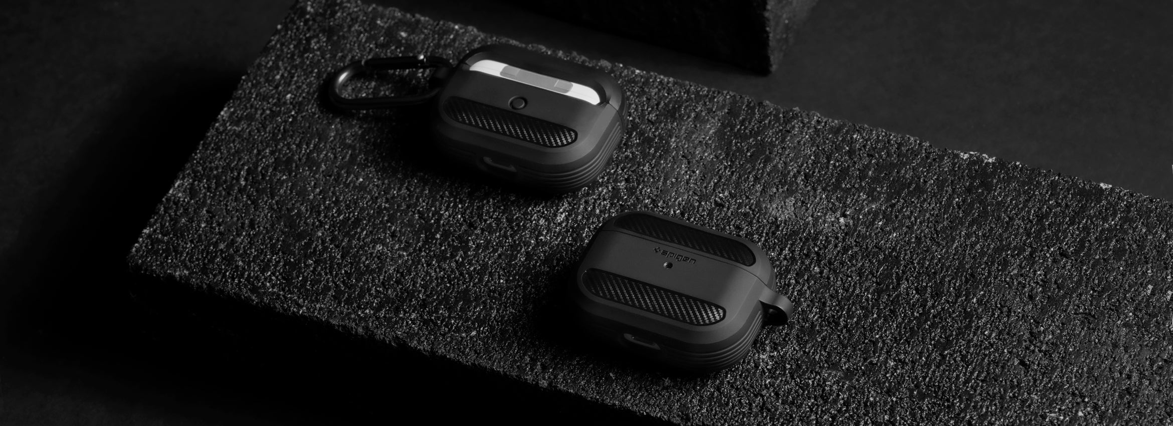 Spigen  Protective Airpods Pro Case with Keychain - Matte Black