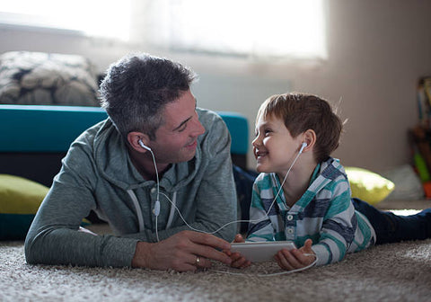 père et fils écoute audio