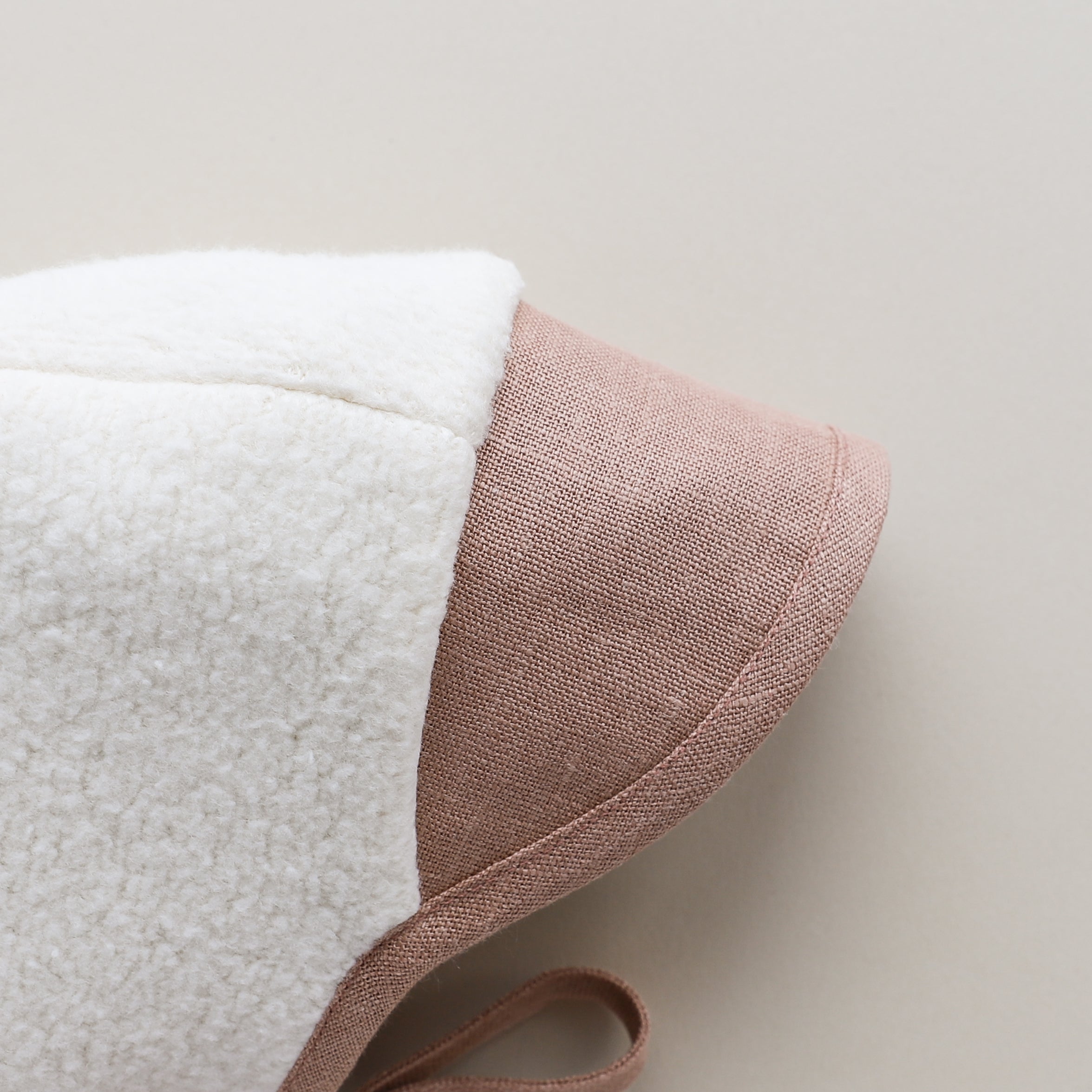 Brimmed Wren Linen Bonnet Sherpa-Lined