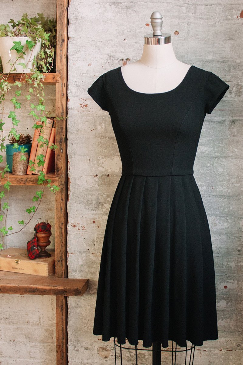 現品限り一斉値下げ！ ameri vintage SOFIA PLEATS DRESS tdh