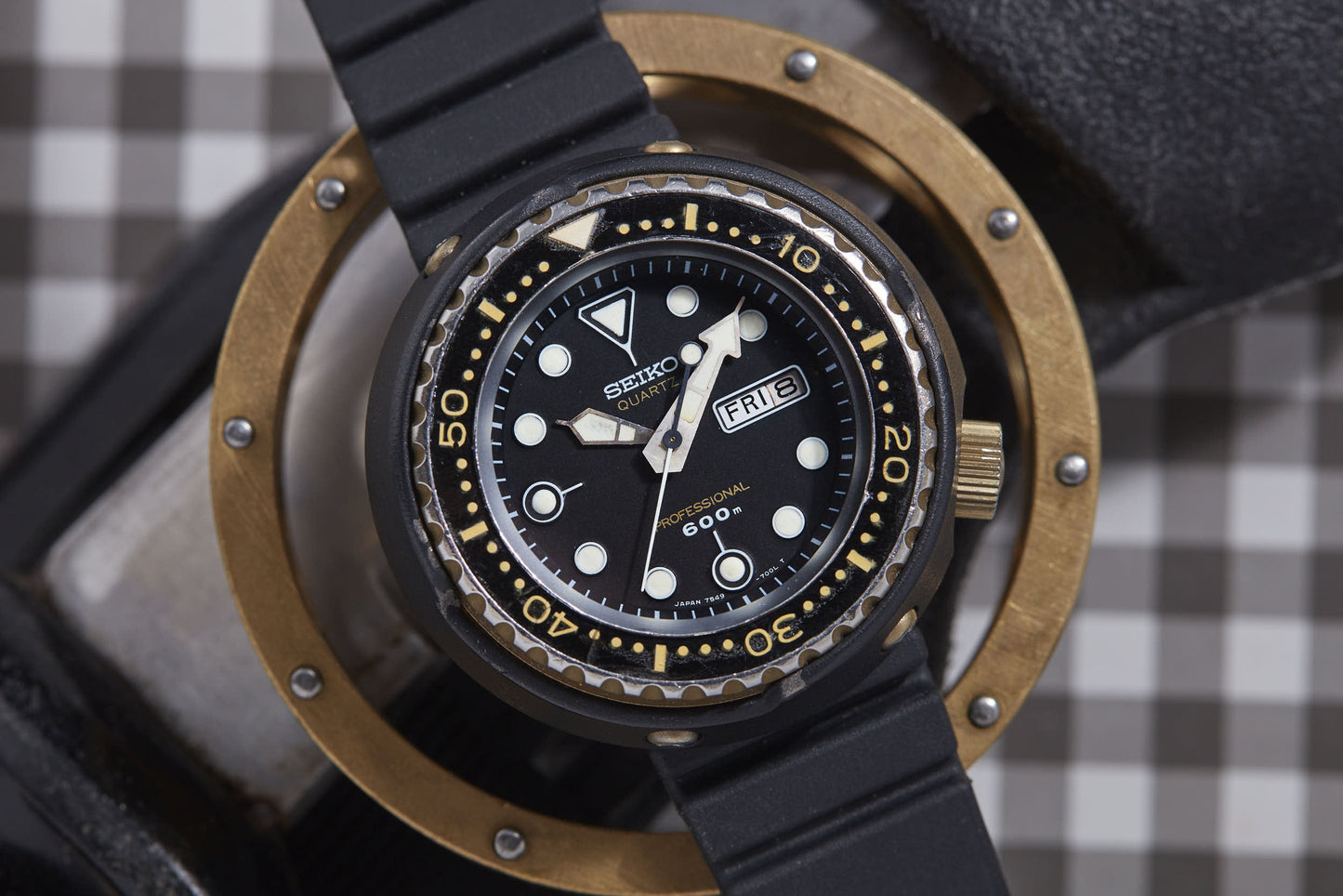 Seiko 7549-7009 'Golden Tuna' 600m Professional Quartz Diver Bond Lifestyle  