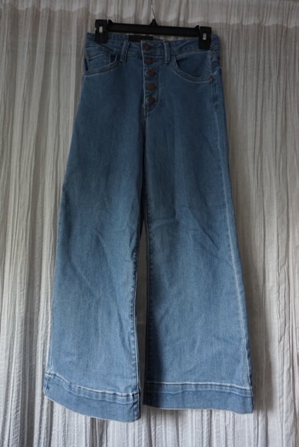 Med wash buttons wide leg denim