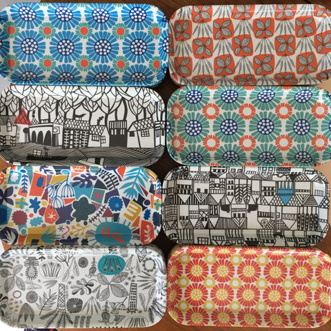 Patterned trays 