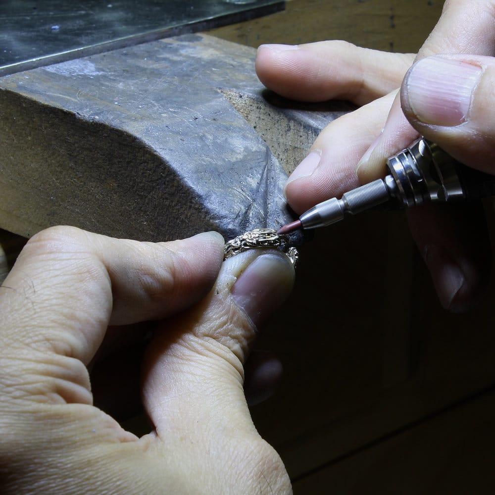 Cleaning the ring's pieces after casting