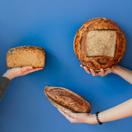 Pain moulé, tourte de meule et pain complet