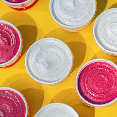 Pots de glace framboise et vanille