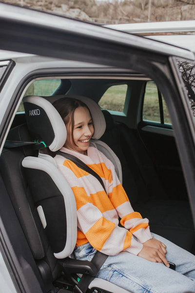 child in high back booster seat