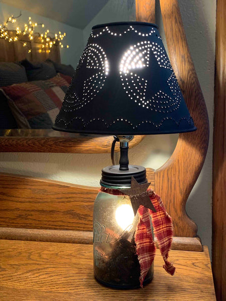 Mason jar lamp with metal shade