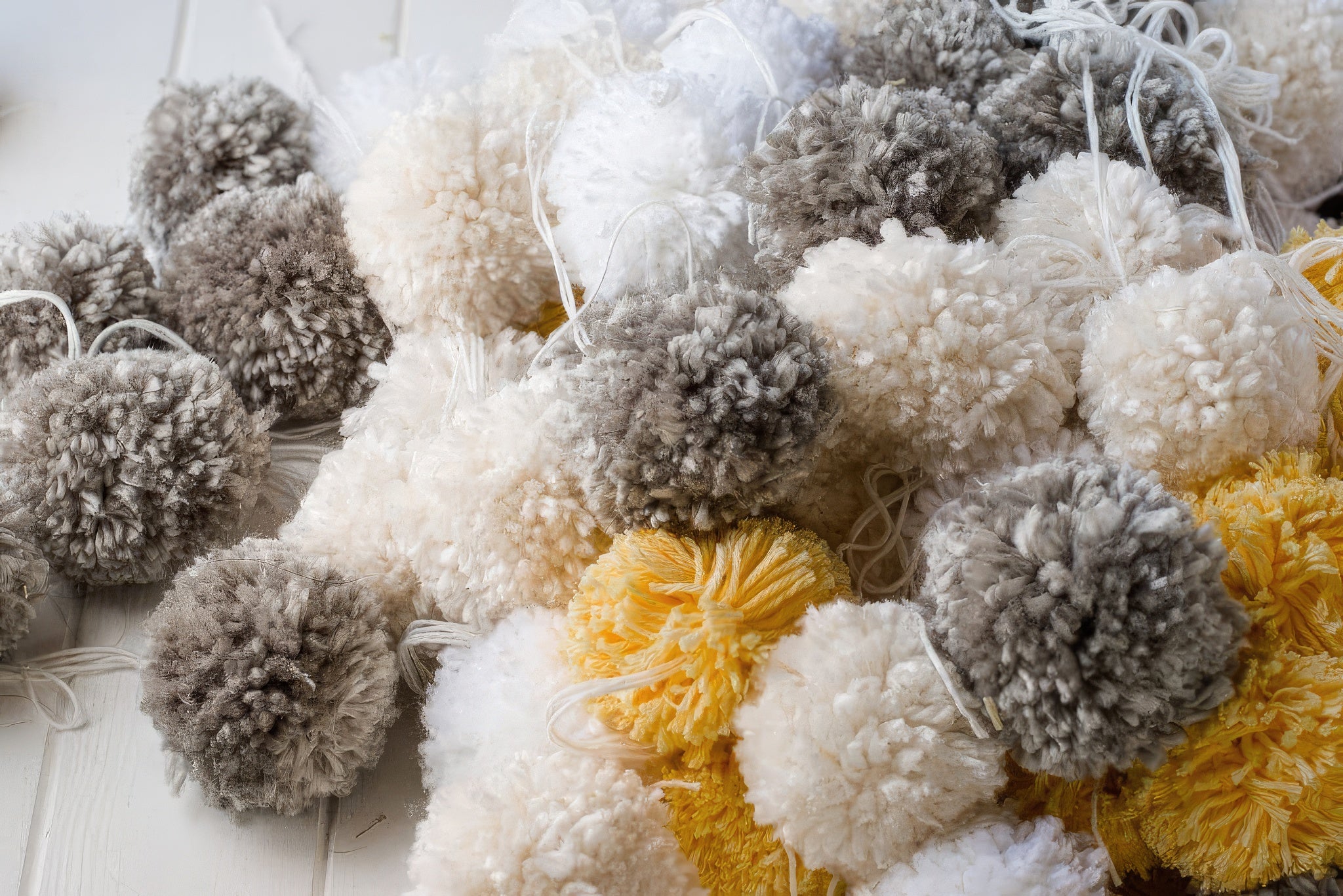 Crafting a pom pom rug has never been simpler