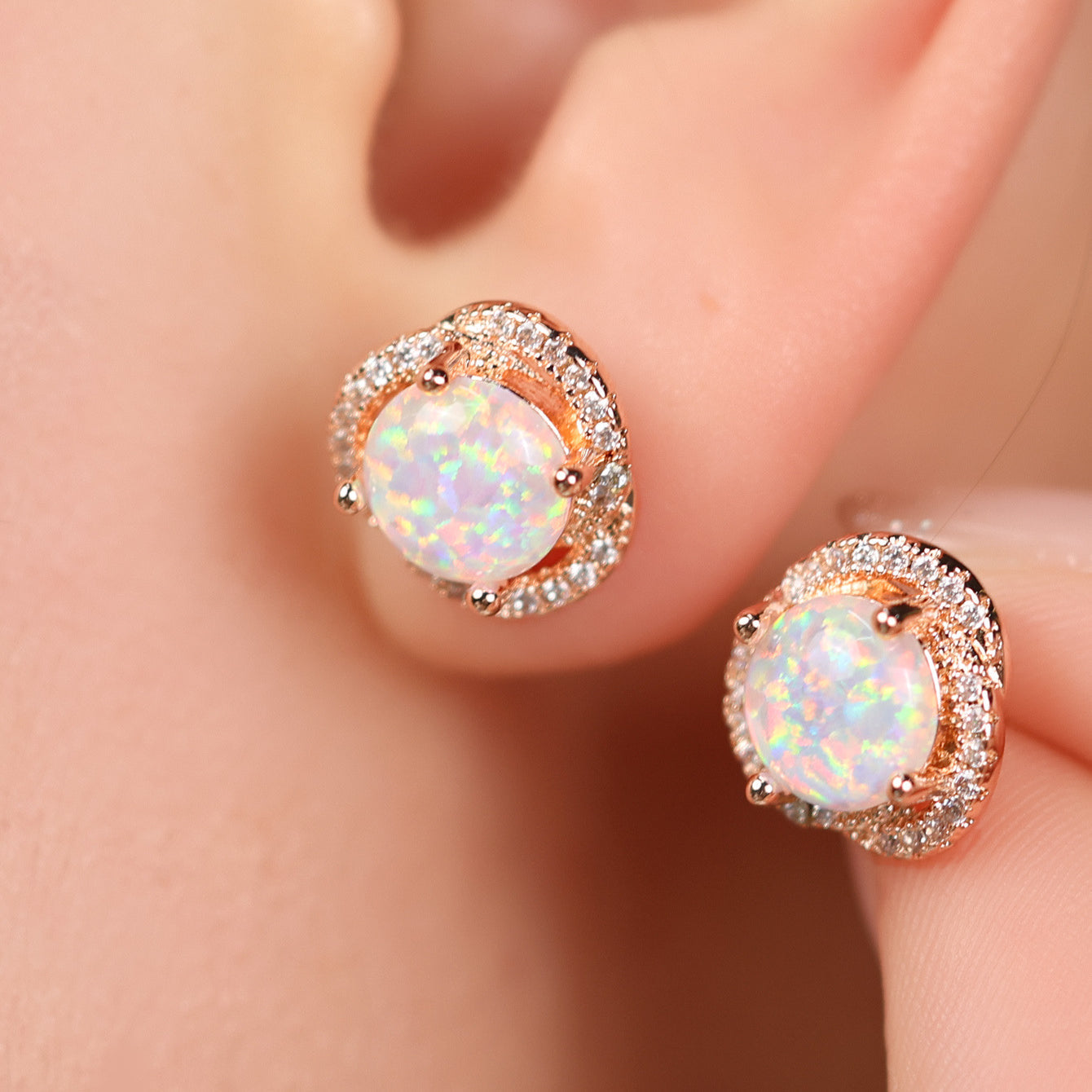 Product Image for Avelena | Weißer Opal & Zirkonia Kleeblatt Ohrringe Elara, Weißer Opal und Roségold