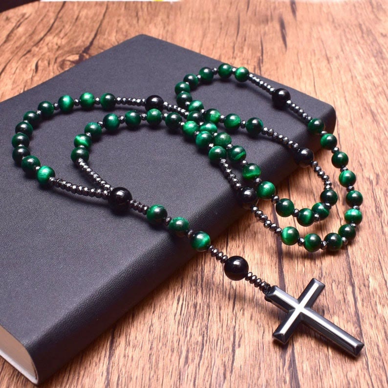 Product Image for Avelena | Tigerauge und Lapislazuli Kreuz Rosenkranz Halskette für Männer Orion, Grün Tigerauge