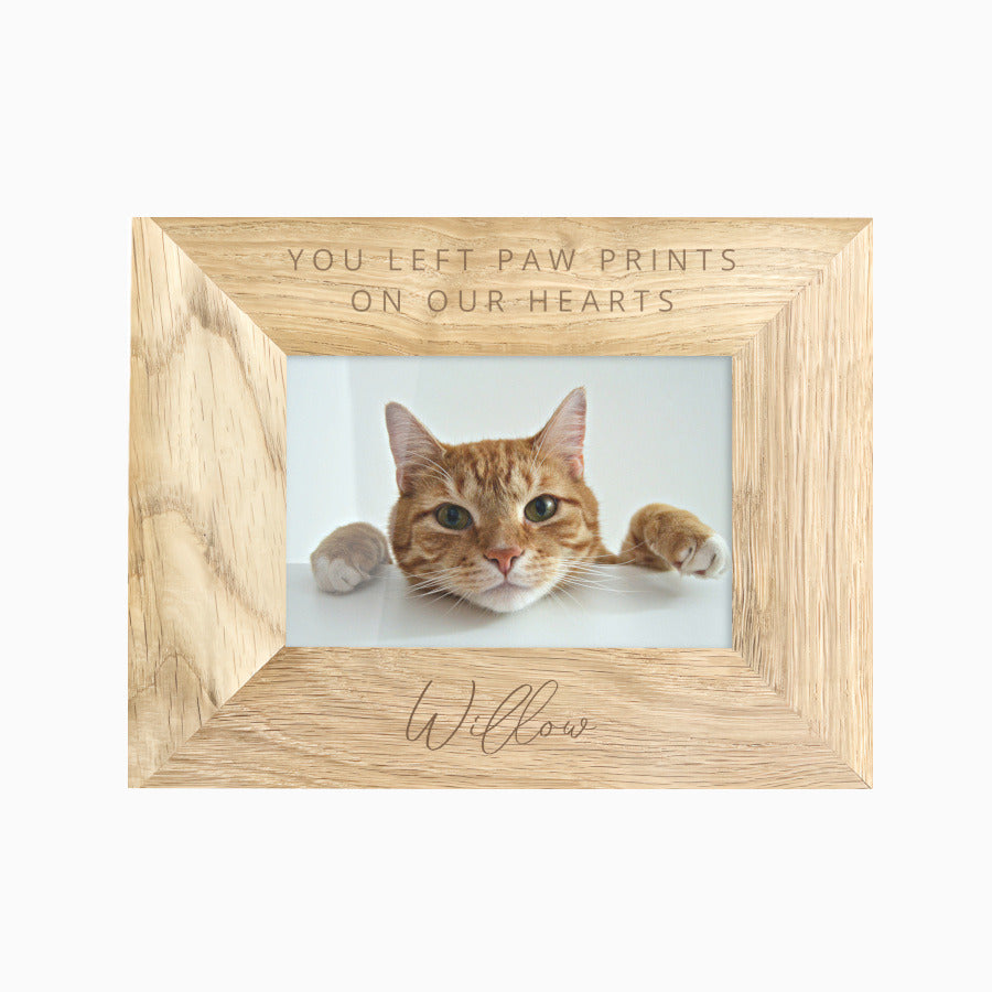 Product Image for Avelena | Gravierte Haustier Bilderrahmen, 3.5 x 5 Horizontal / Pfotenabdrücke auf unseren Herzen