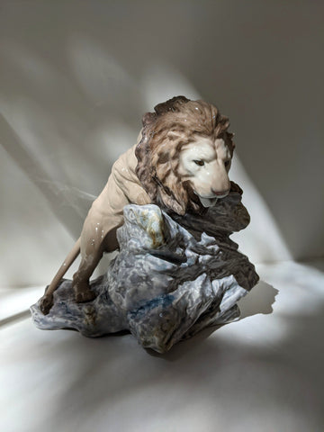 Lion Pouncing Sculpture