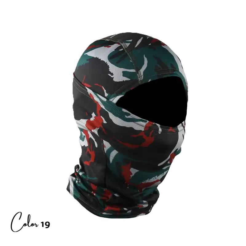 Cagoule balaclava camouflage vert foncé et rouge, idéale pour le paintball, l’airsoft et les aventures en plein air, offrant confort et protection intégrale.