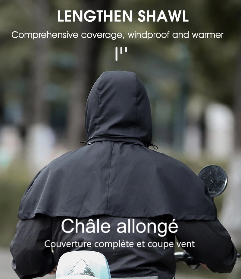 Cagoule intégrale noire avec châle allongé offrant une couverture étendue, parfaite pour la protection contre le vent et le froid. Mise en situation d’un cycliste en extérieur.