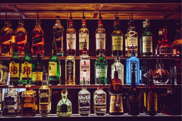 Key Elements of Bar Decoration