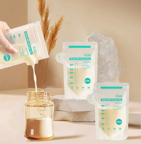 Rangement des sachets de conservation lait maternel dans un congélateur bien organisé.