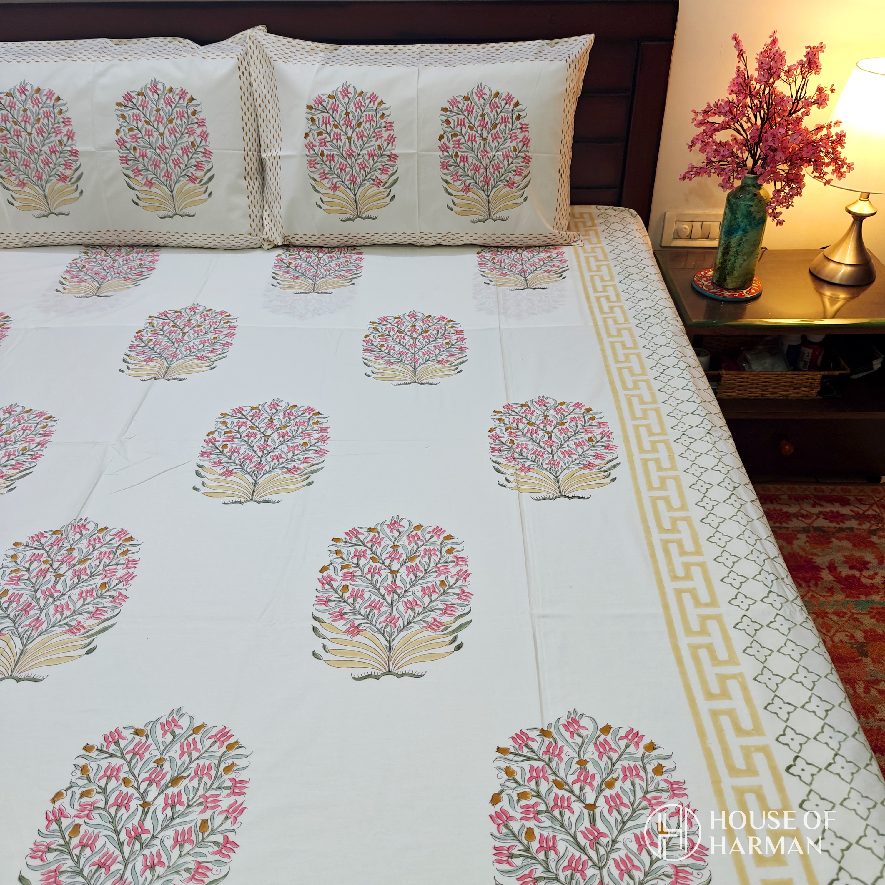 Allium Dreams Essence Bedsheet-Super King (108*108 Inches)