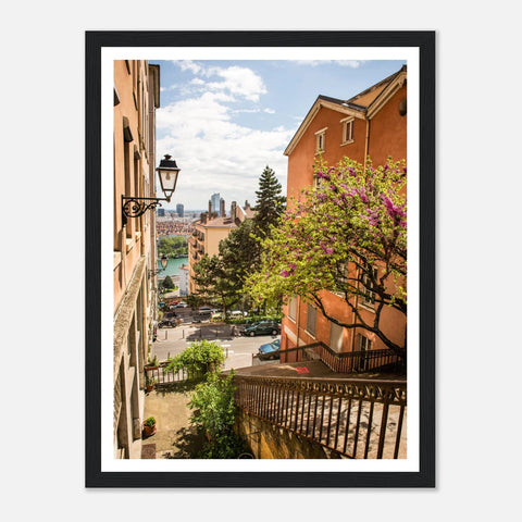 Foto eines blühenden Baumes auf der Treppe in Croix-Rousse, Lyon