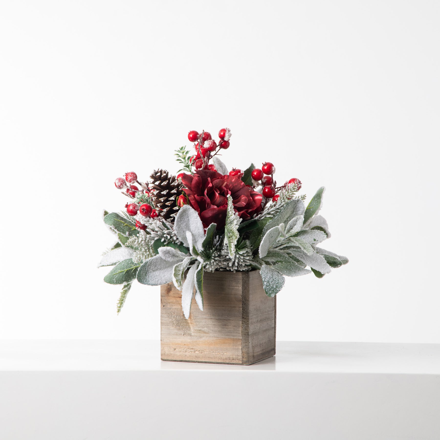 19 Awesome Winter Flower Arrangements Ideas  Christmas flower  arrangements, Christmas floral arrangements, Holiday flower arrangements