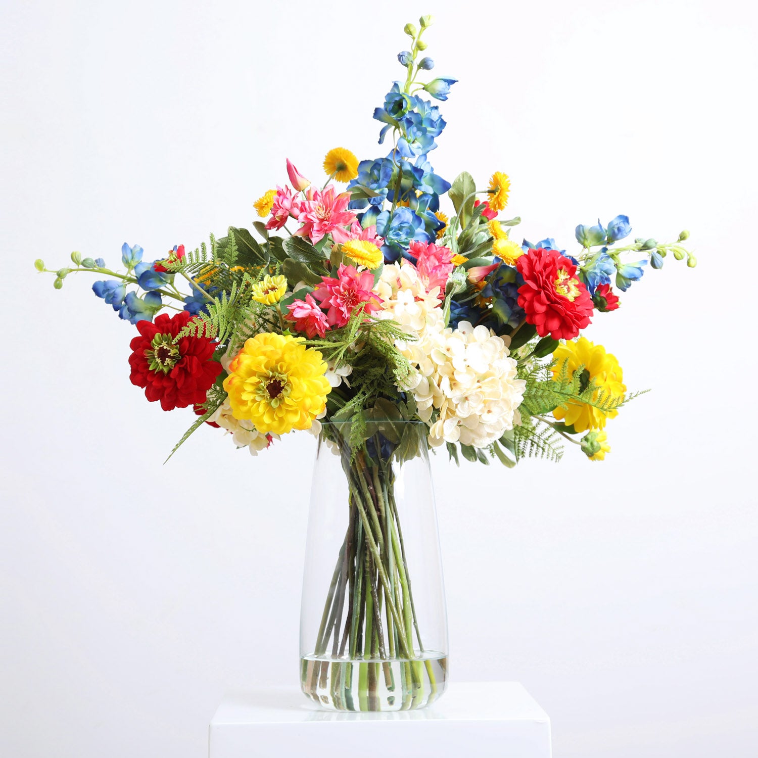 Realistic Floral Arrangements ~ Luxury Florals set in Illusion Water ...