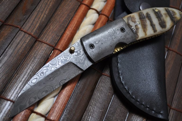 Damascus Pocket Knife with Horn Handle