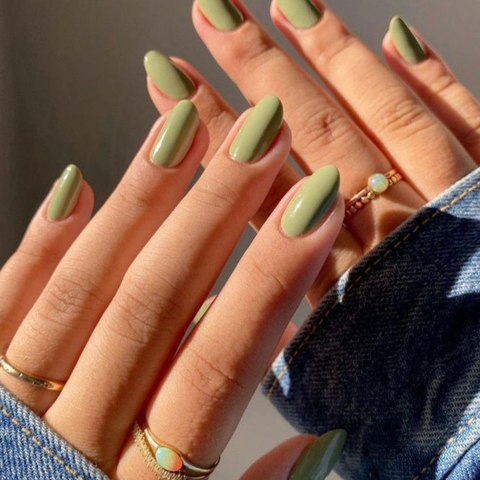 Manicura verde, perfecta para darle un toque a tus uñas