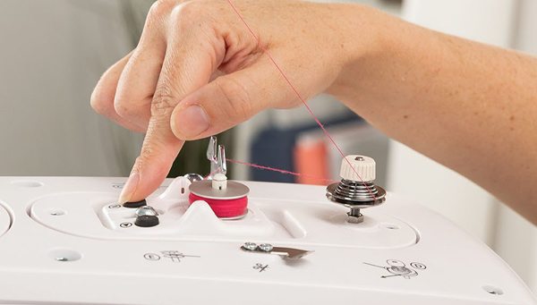 BUILT-IN AUTOMATIC BOBBIN WINDER