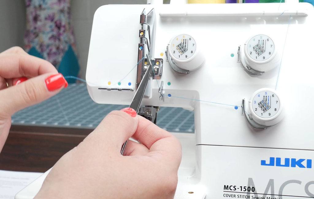 displaying the dotted thread paths on a Juki MCS-1500 coverstitch machine