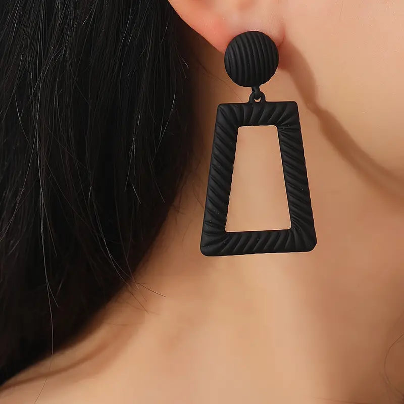 Artsy Girl Black Earring
