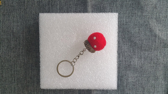 needle felt tutorials for beginners --How to make necklace, bracelet and keycharm with needle felted balls_82