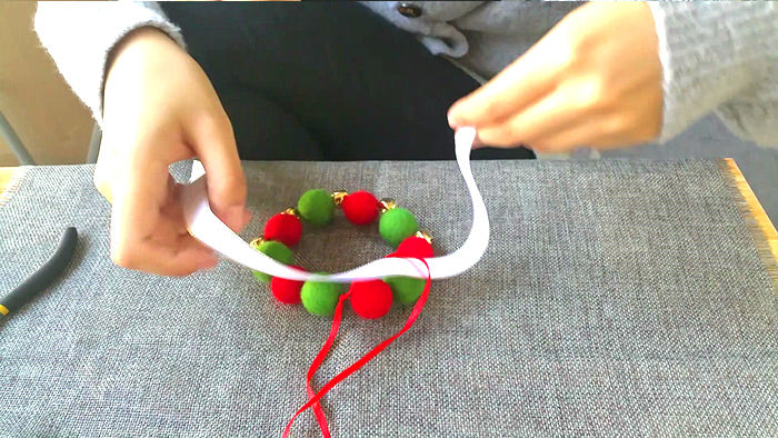 needle felt tutorials for beginners --How to make needle felted Christmas ornament mini wreath