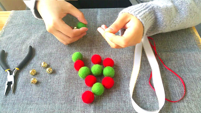 needle felt tutorials for beginners --How to make needle felted Christmas ornament mini wreath