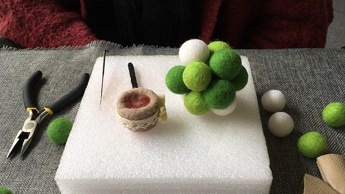 How to make needle felted Christmas potted tree with felted balls